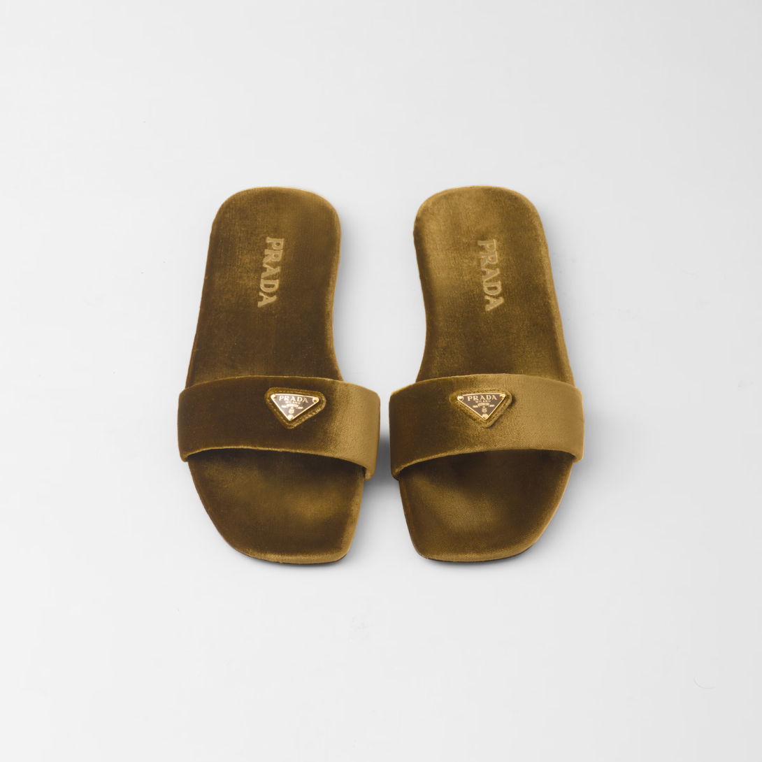 Flat velvet slides