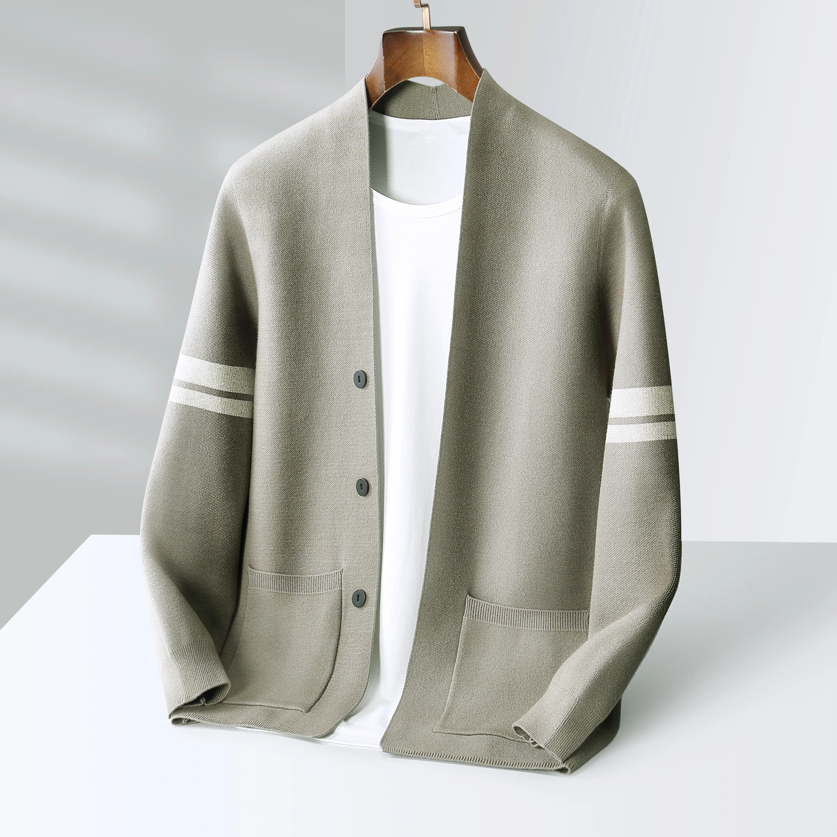 KENT DEVOÎR PREMIUM VIRGIN WOOL CARDIGAN